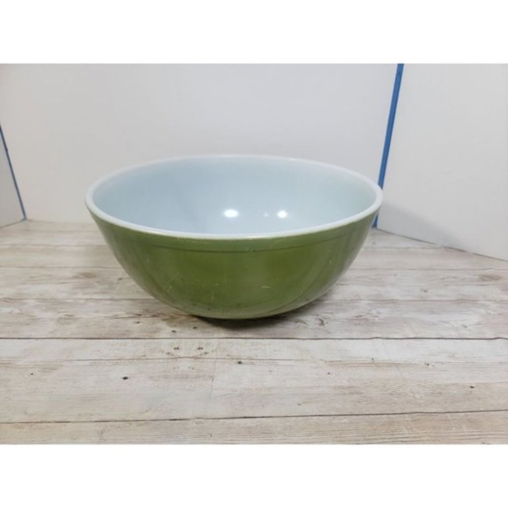 Vintage‎ Olive Green Pyrex 4 quart Nesting bowl #30 USA Ovenware 404